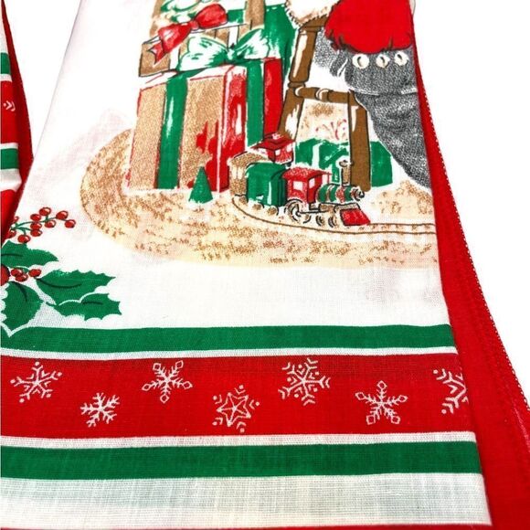 Vintage 1970s Christmas Santa Claus Linen Napkin Set of 4 - Picture 9 of 10